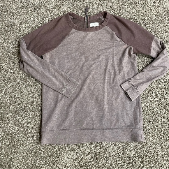 Sweatshirt - Picture 1 of 6